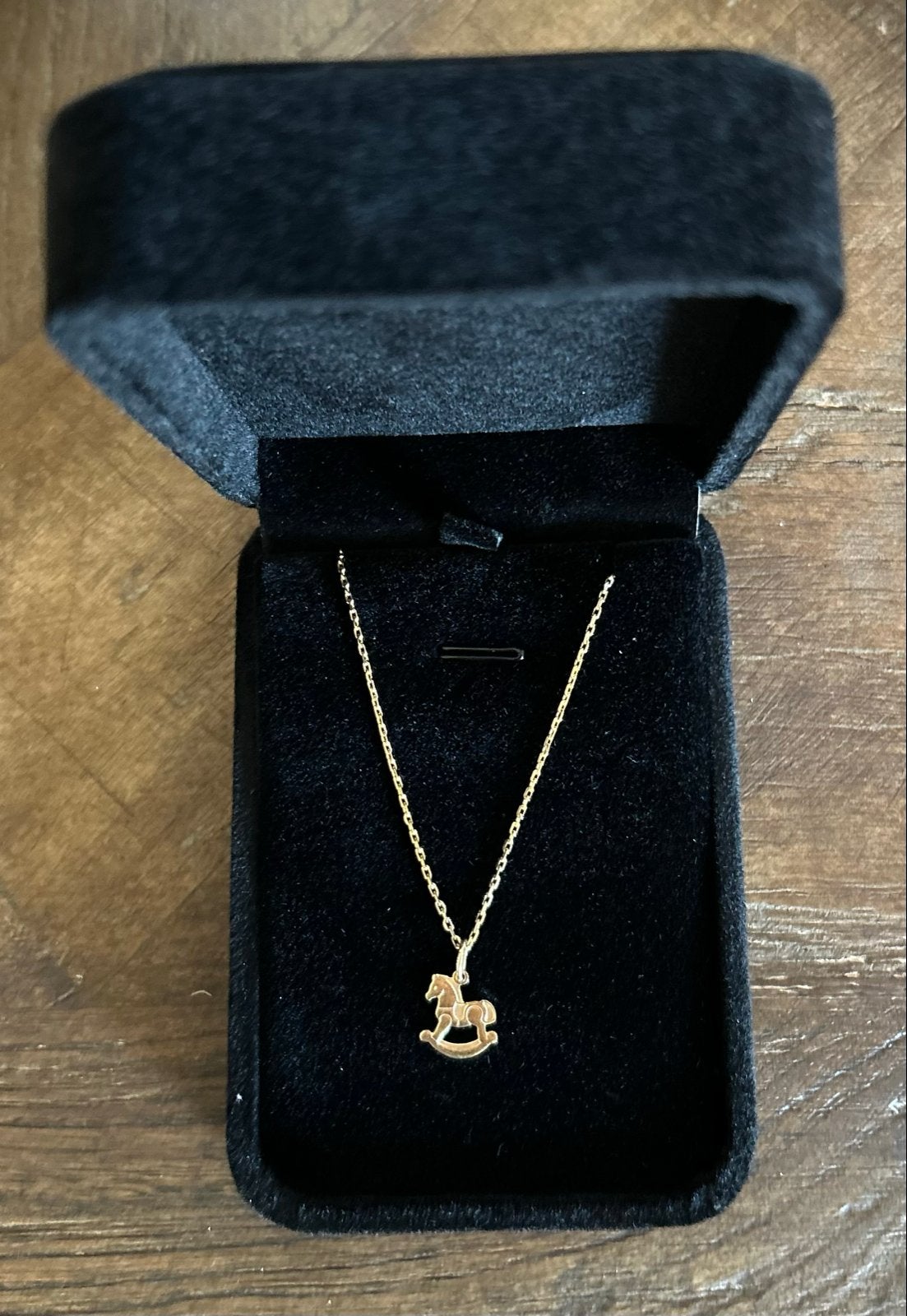 Gouden Hobbelpaard Ketting 8 karaat, Ophalen of Verzenden, Zo goed als nieuw, Goud, Met hanger