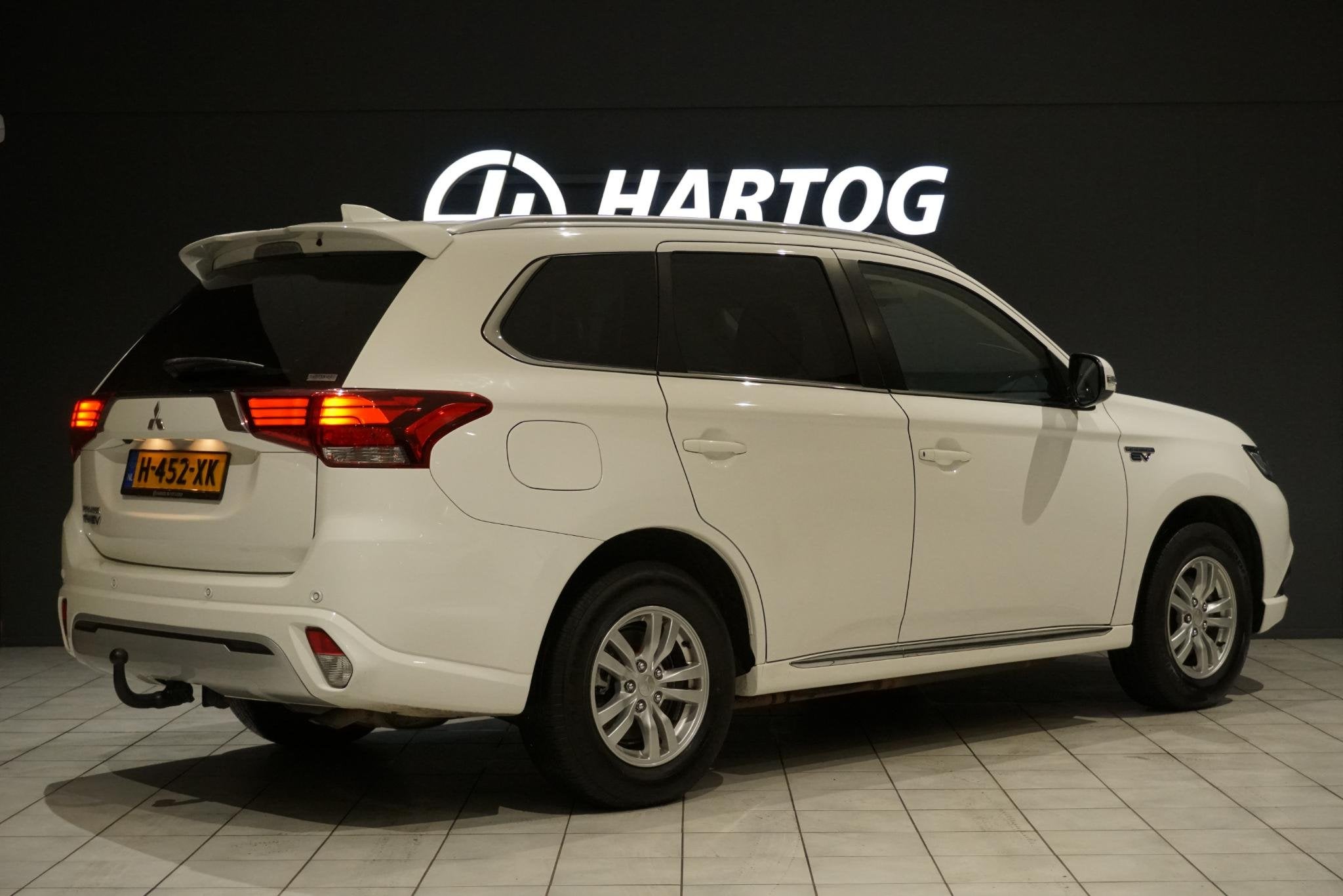 Mitsubishi Outlander 2.4 PHEV Pure + TREKHAAK / CARPLAY / CA, Automaat, Euro 6, 4 cilinders, 1865 kg