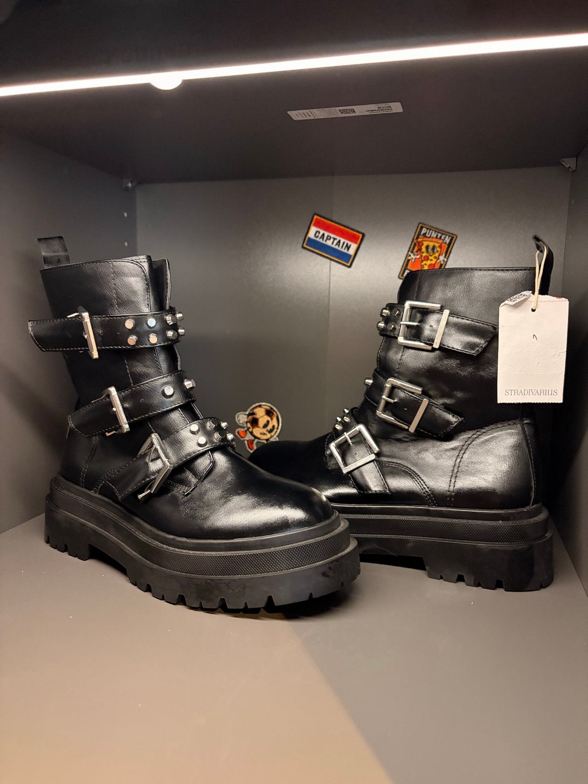 Nieuwe Stradivarius  boots met gespen en studs, Ophalen, Nieuw, Zwart, Lage of Enkellaarzen