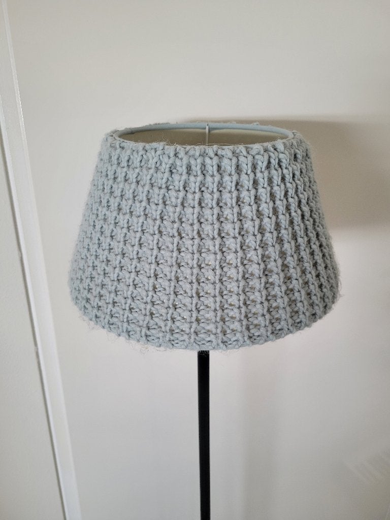 Vloerlamp met gebreide mintgroene kap, 140cm hoog, Gebruikt, 100 tot 150 cm, Boho, Natuurlijk materiaal