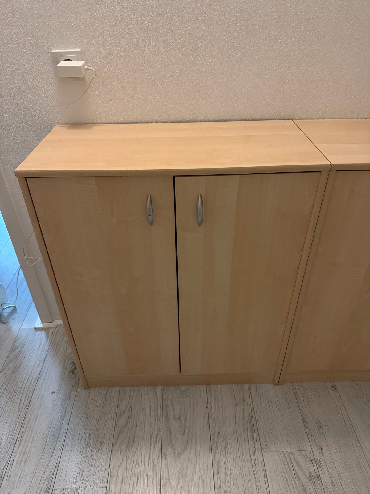 Praktisch houten kastje met twee deuren en planken., Ophalen, Gebruikt