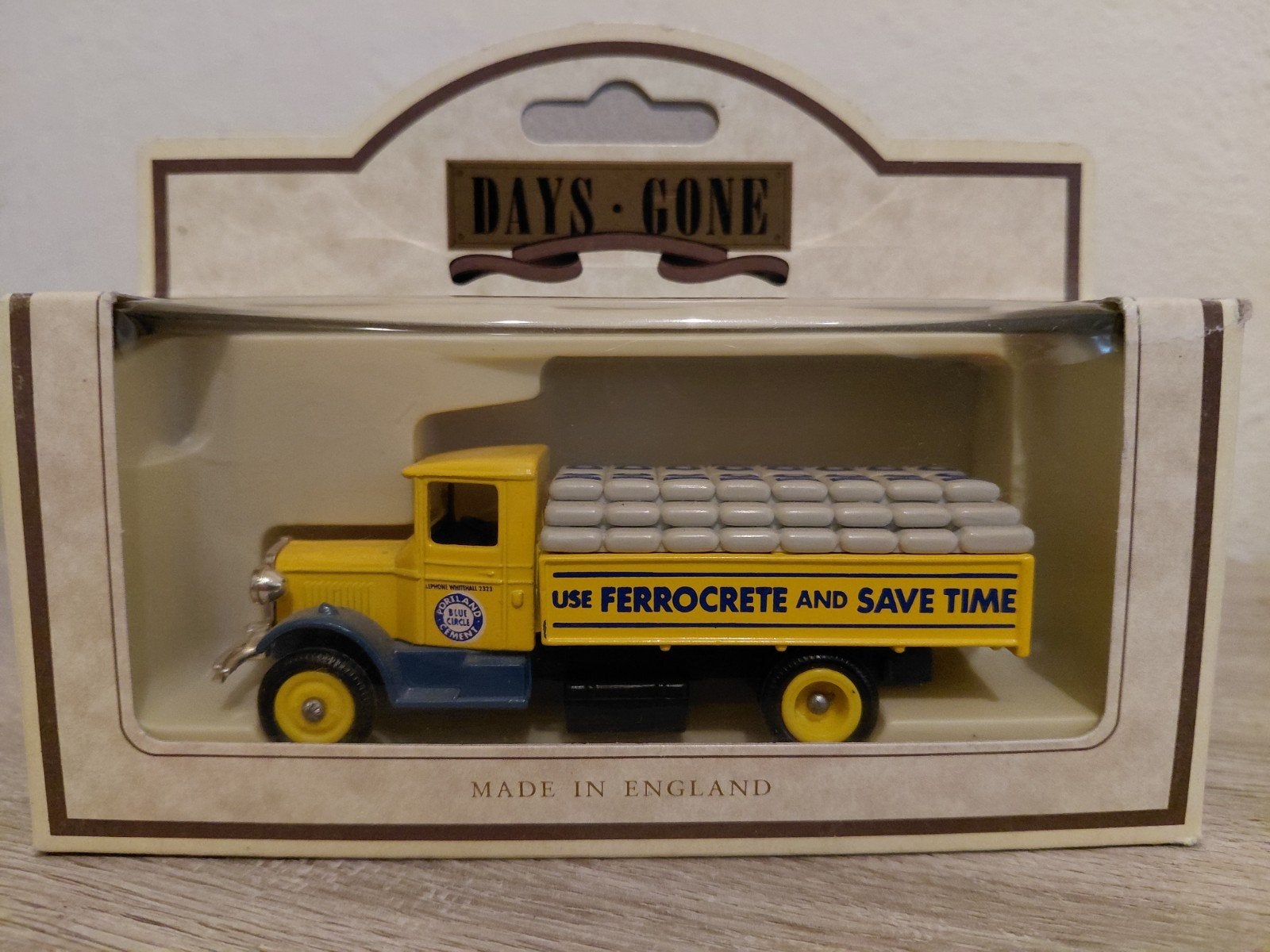 'Blue Circle Cement' 1934 Mack Sack Truck, Hobby en Vrije tijd, Overige merken, Verzenden, 1:32 tot 1:50, Nieuw