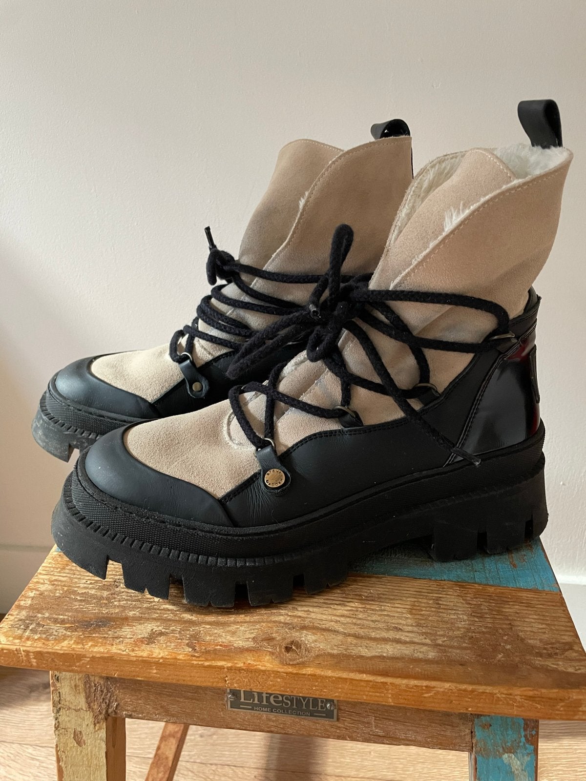 Steve Madden laarzen met teddy voering, Verzenden, Beige, Lage of Enkellaarzen, Zo goed als nieuw