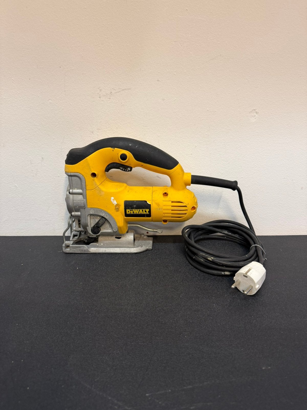 Dewalt decoupeerzaag, Doe-het-zelf en Verbouw, Decoupeerzaag, Ophalen of Verzenden, Zo goed als nieuw, 30 tot 70 mm