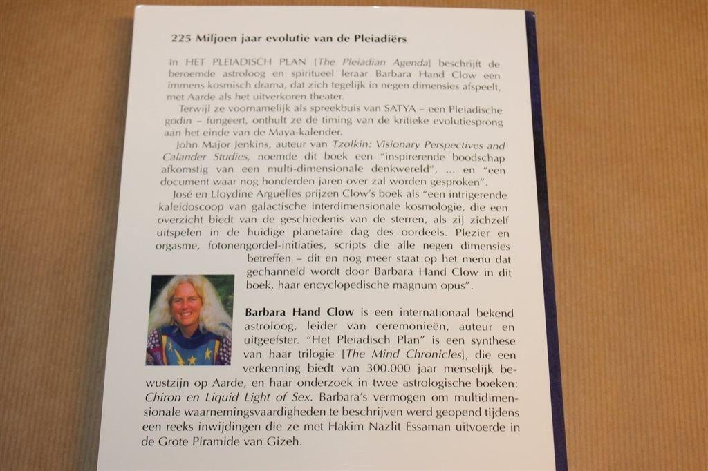 Het Pleiadisch Plan — Nieuwe Kosmologie, 304 pag, Boeken, Ophalen of Verzenden, Gelezen, Overige onderwerpen, Achtergrond en Informatie