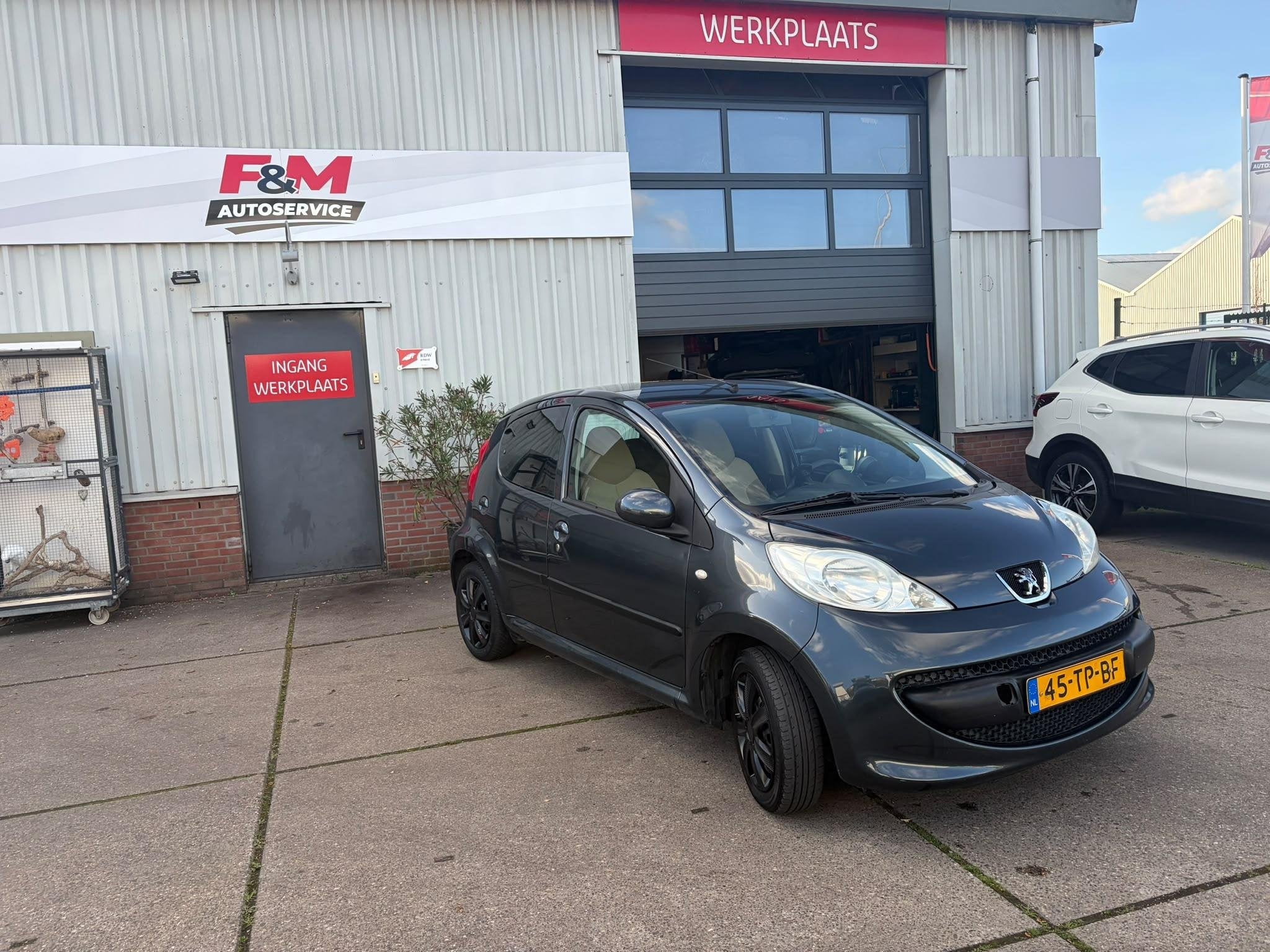 Peugeot 107 1.0-12V XS Carplay scherm, Voorwielaandrijving, Stof, Gebruikt, 4 stoelen