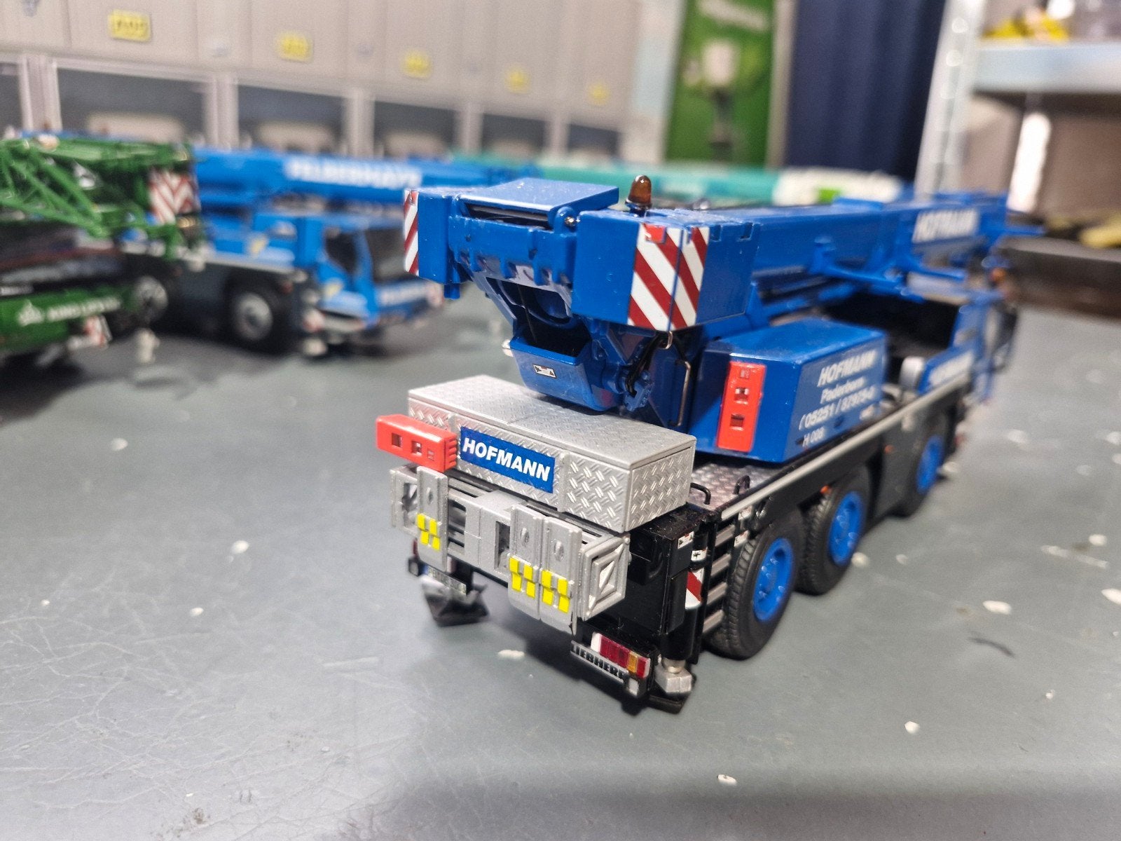 Liebherr ltm 1050 wsi HOFFMAN, Hobby en Vrije tijd, Modelauto's | 1:50, Ophalen of Verzenden, Zo goed als nieuw, Hijskraan, Tractor of Landbouw