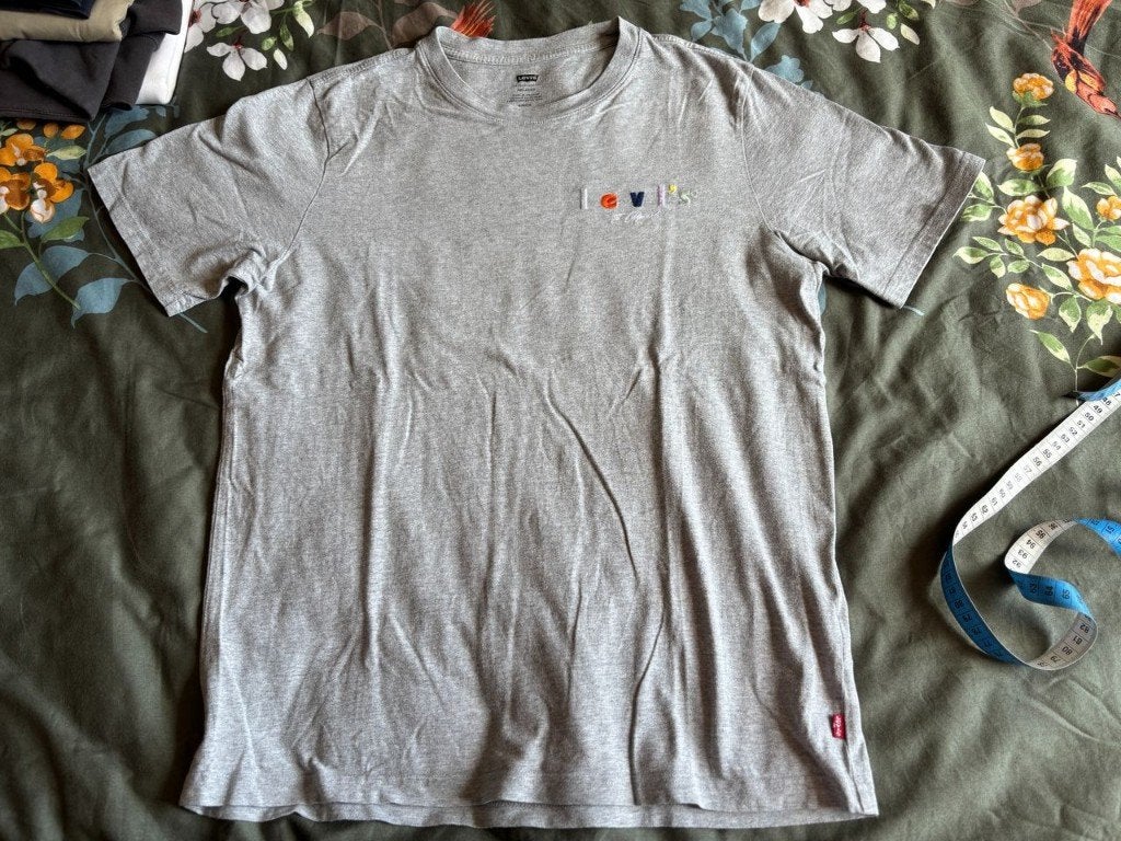 Levi's grijs shirt korte mouw mt S, Kleding | Heren, T-shirts, Ophalen of Verzenden, Zo goed als nieuw, Grijs, Levi’s