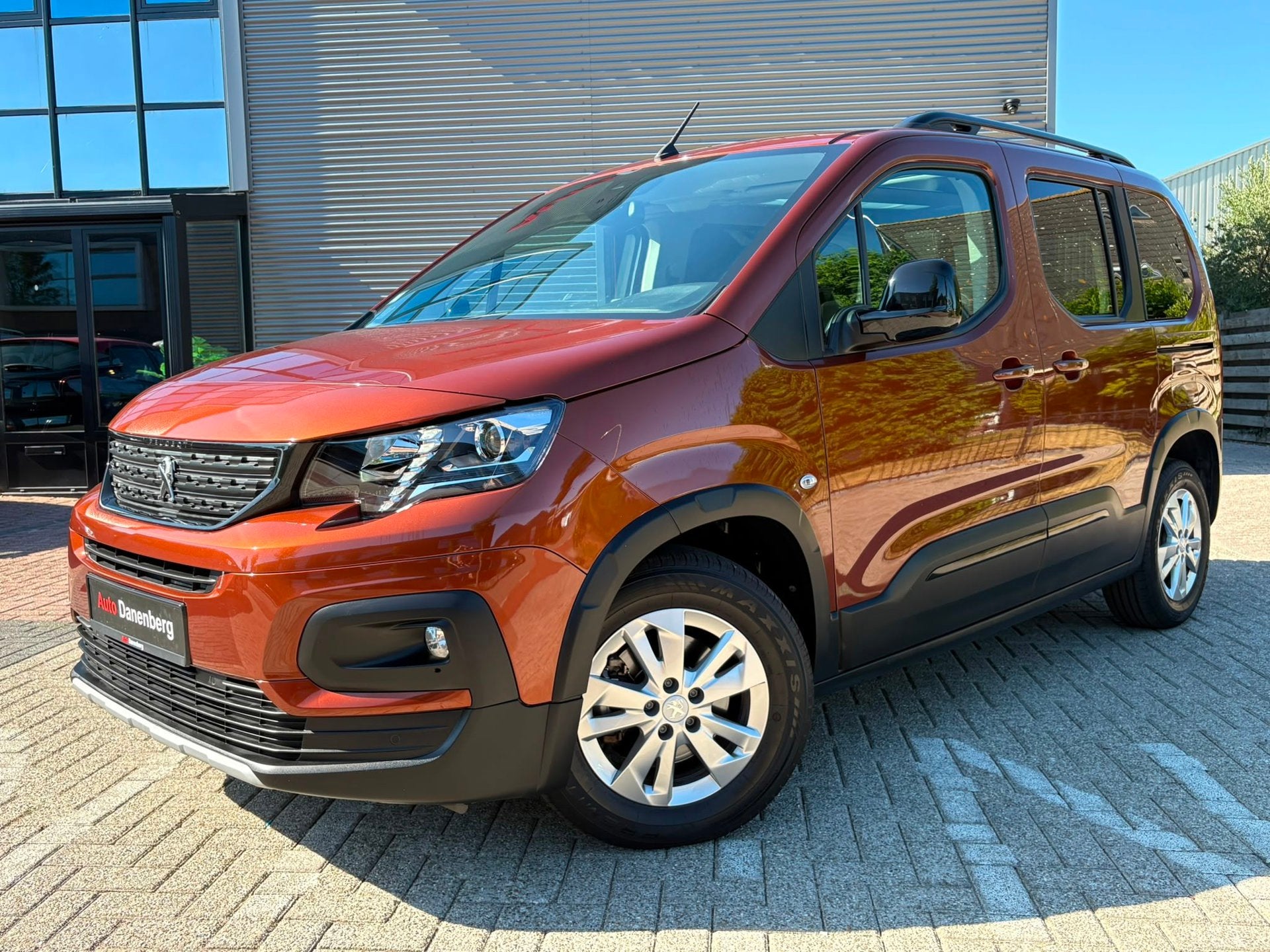 Peugeot RIFTER 1.2 Puretech GT-Line GARANTIE !, Auto's, Voorwielaandrijving, Dealer onderhouden, Bruin, Bedrijf