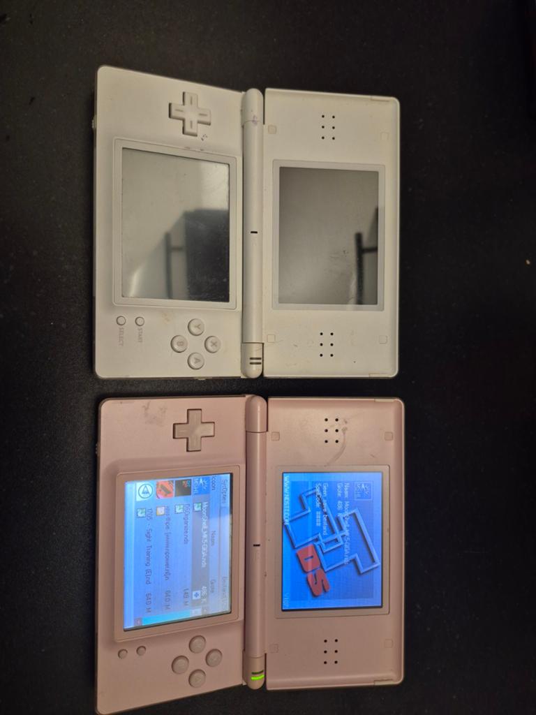 Ds lite 2x, Spelcomputers en Games, Ophalen of Verzenden, Zo goed als nieuw, Roze, DS Lite