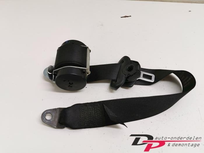 Veiligheidsgordel links-achter van een Suzuki Wagon R+