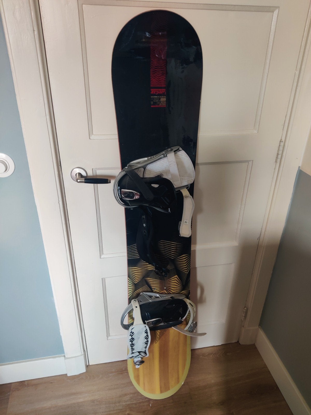Complete Snowboardset voor beginners (board, boots, helm), Ophalen, Gebruikt, Board