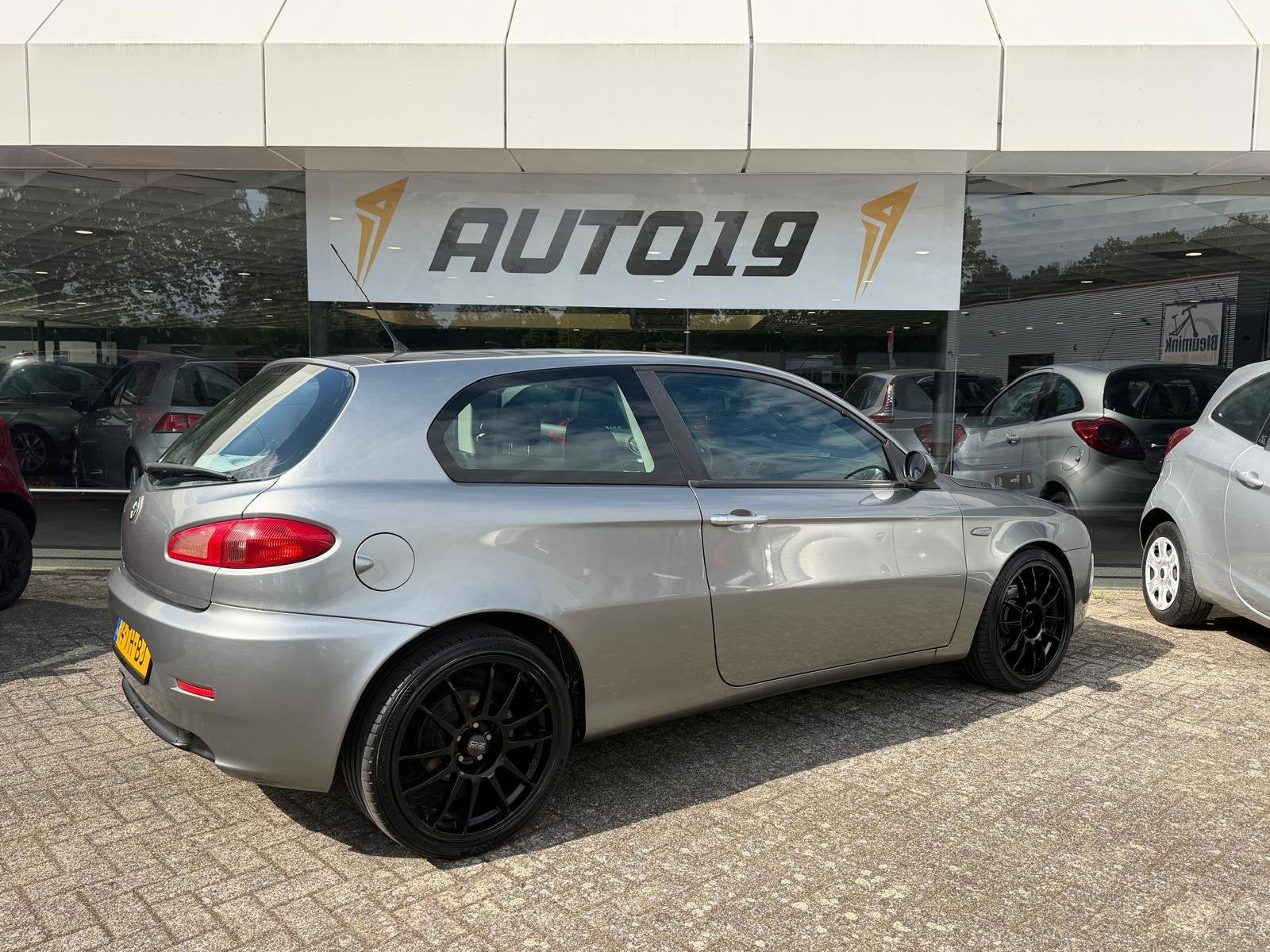 Alfa Romeo 147 1.6 T.Spark Collezione, Voorwielaandrijving, Automatische klimaatregeling, Gebruikt, Zwart