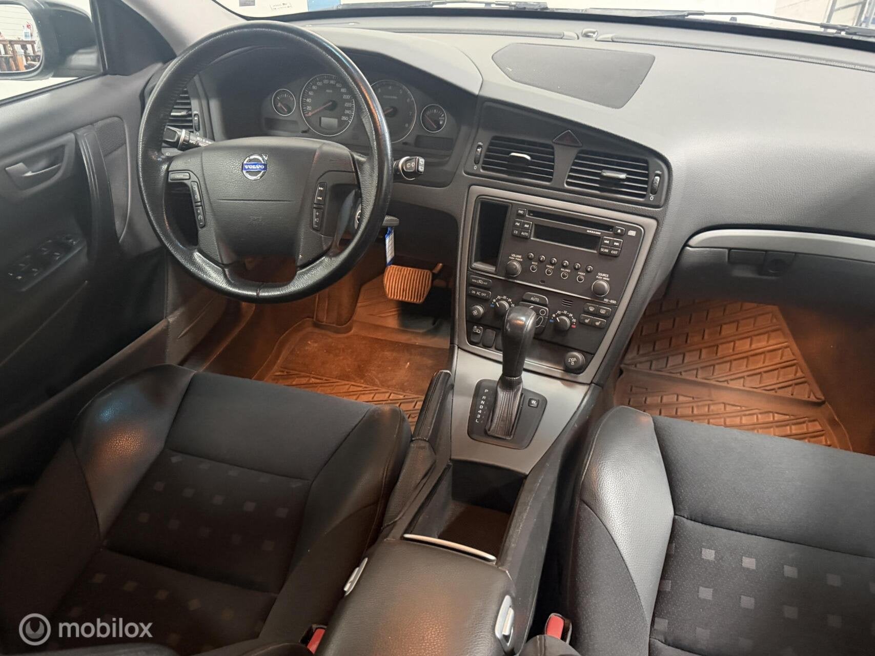 Volvo V70 2.4 Edition AUTOMAAT / 170PK, 2435 cc, 170 pk, Euro 4, 750 kg
