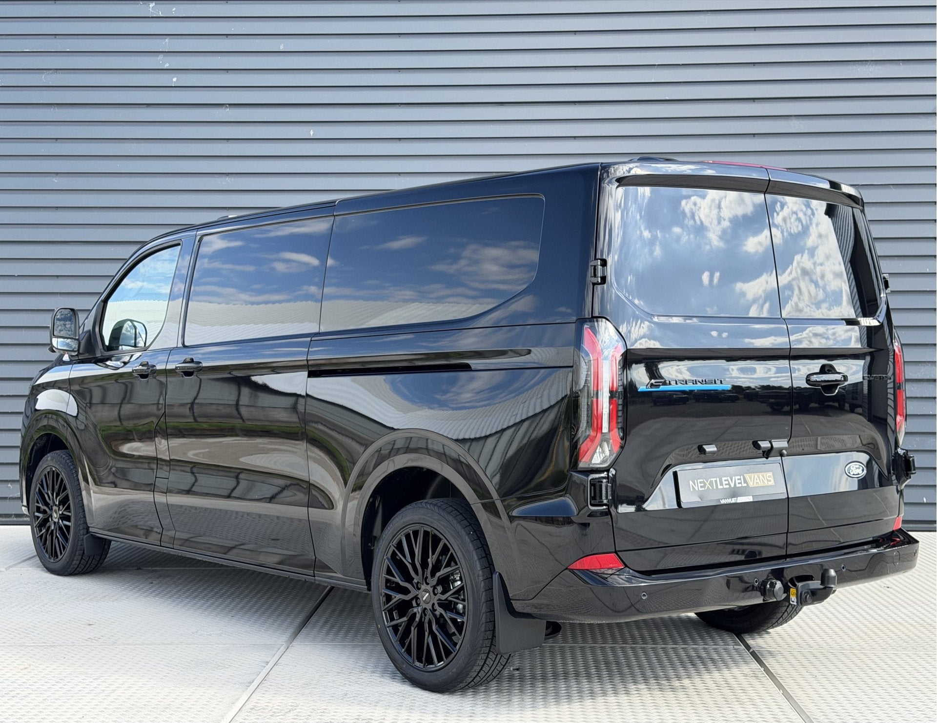 Ford E-Transit Cust. 340 L2H1 Limited 71 kWh | Dubbele Schui, Auto's, Bestelauto's, Automaat, Achterwielaandrijving, Gebruikt