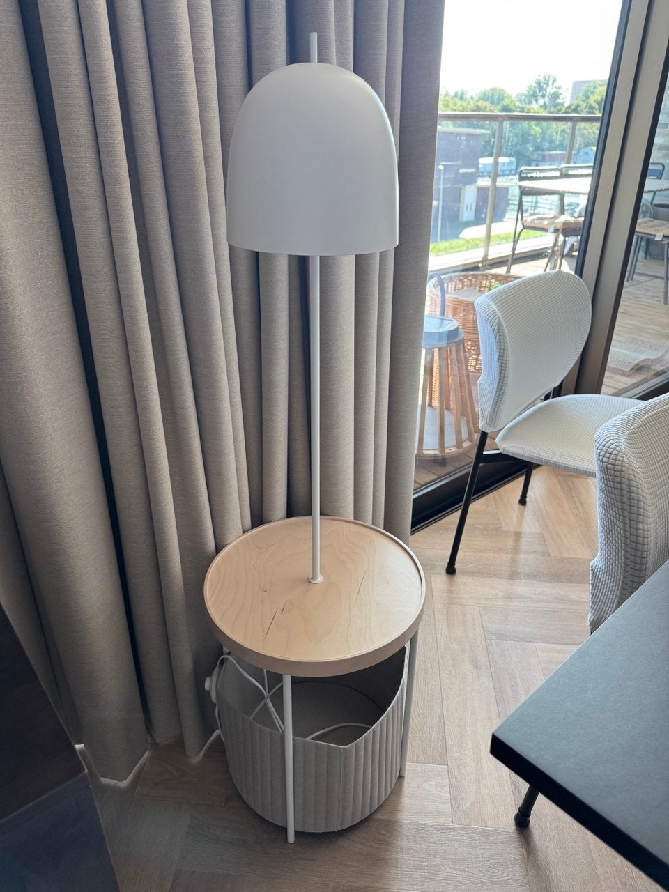 Staande lamp, wit metaal/berkenfineer, Huis en Inrichting, Lampen | Lampenkappen, Ophalen, Zo goed als nieuw, Wit, Metaal