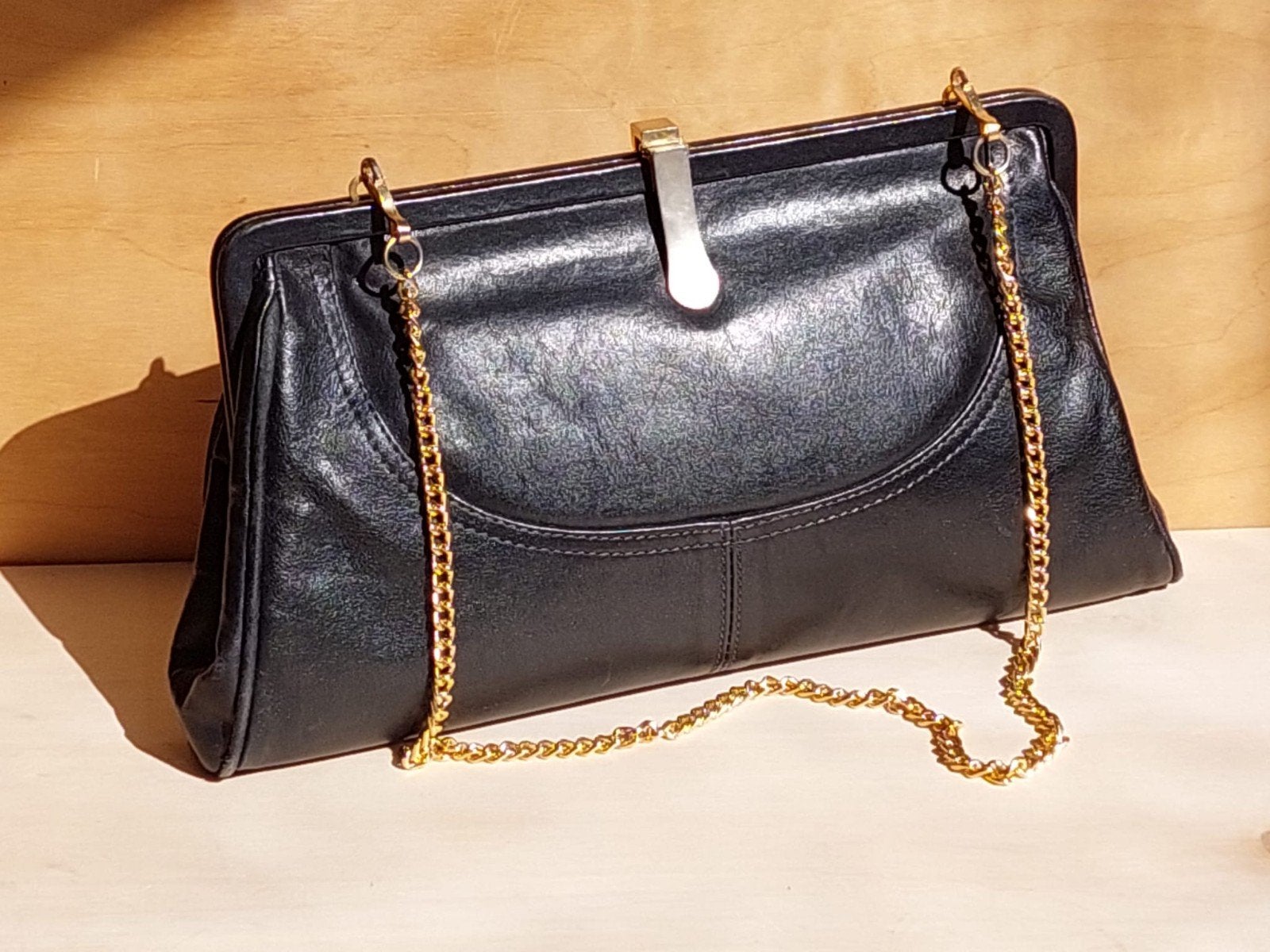 Vintage Zwart Leren Avondtasje met Gouden Ketting, Ophalen of Verzenden, Gebruikt, Zwart, Avondtasje