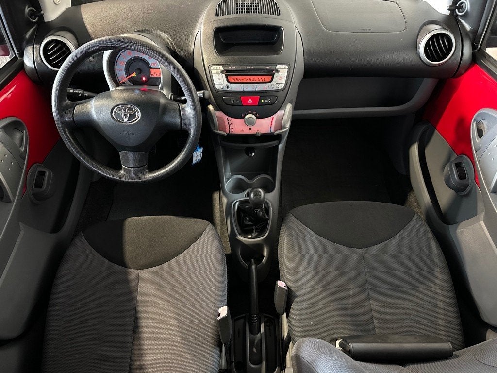 Toyota AYGO 1.0-12V SPORT l NAP l 5DRS l AIRCO l ELEK RAMEN, Voorwielaandrijving, Gebruikt, Met garantie (alle), 4 stoelen