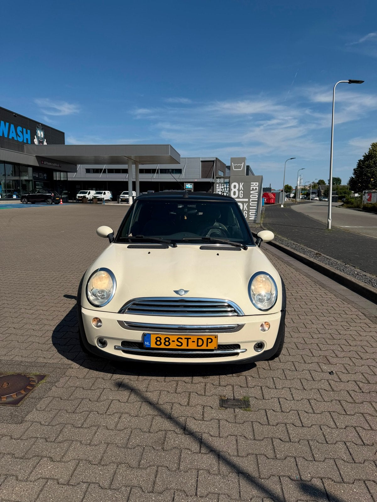 Mini 1.6 16V Cooper Cabrio 2006 Wit, Auto's, Voorwielaandrijving, 4 cilinders, Cabriolet, 4 stoelen