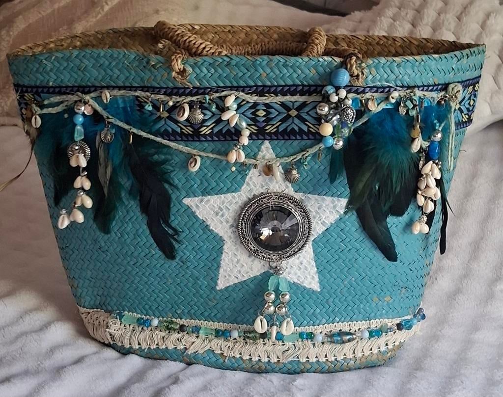 Boho Ibiza Strandtas Riet met Veren en Schelpen, Sieraden, Tassen en Uiterlijk, Tassen | Damestassen, Ophalen of Verzenden