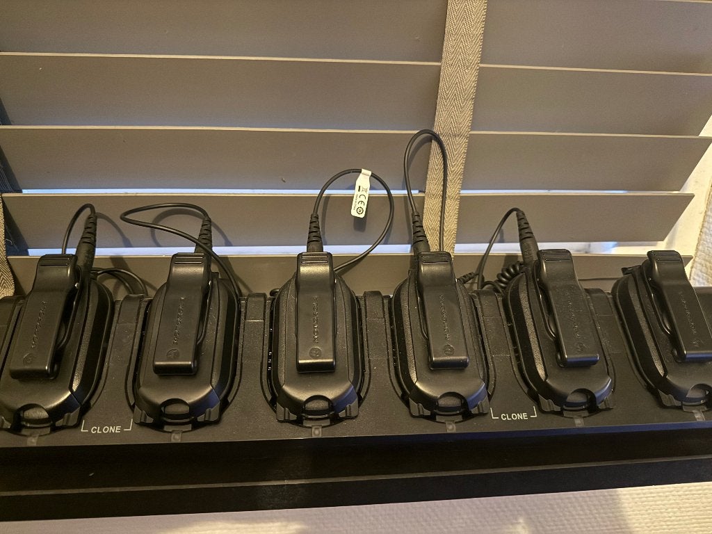 6x CLP446E met multilader (Motorola Portofoons), Telecommunicatie, Portofoons en Walkie-talkies, 5 tot 15 km, Nieuw, Ophalen of Verzenden