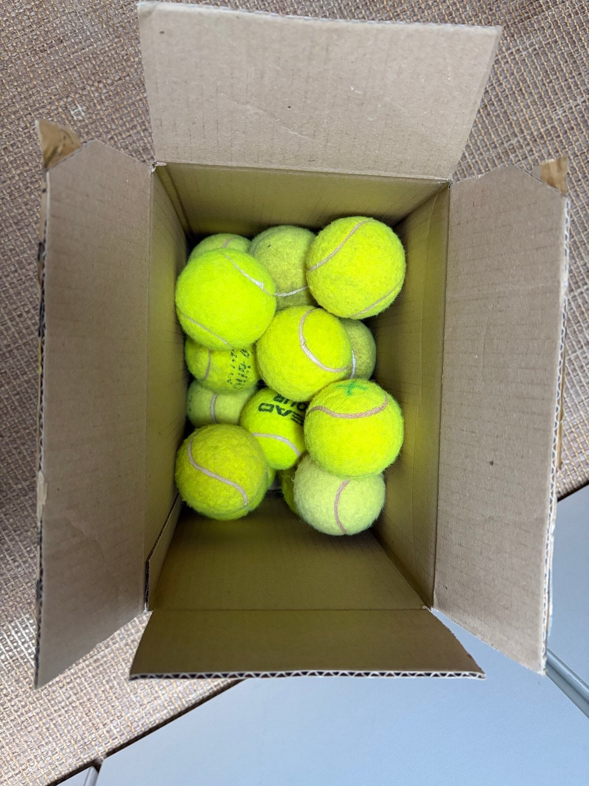 24 gebruikte tennisballen - Training/ school/huisdier, Overige merken, Gebruikt, Ballen, L00