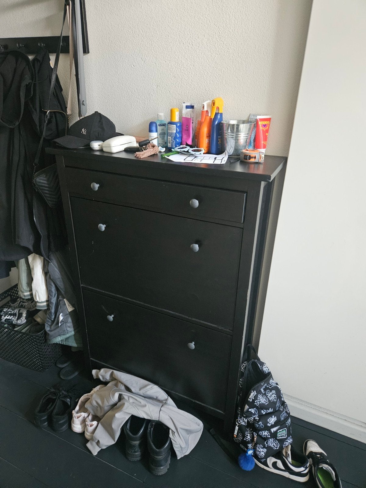 IKEA Hemnes schoenenkast en kapstok - gebruikt, goede staat, Huis en Inrichting, Kasten | Schoenenkasten, Ophalen, Gebruikt, Modern, Scandinavisch