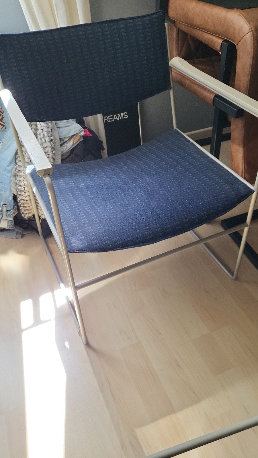 2 Moderne stoelen metalen frame en blauwe stoffen zitting, Ophalen, Gebruikt, Blauw, Stof