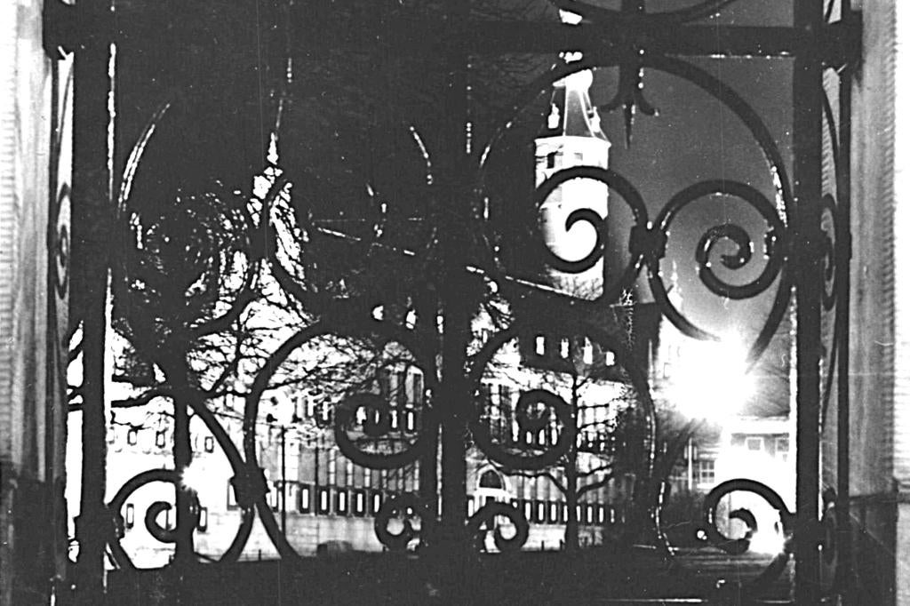 950601 Groningen 1965 Provinciehuis bij avond Gelopen, Ophalen of Verzenden, 1960 tot 1980, Gelopen, Groningen