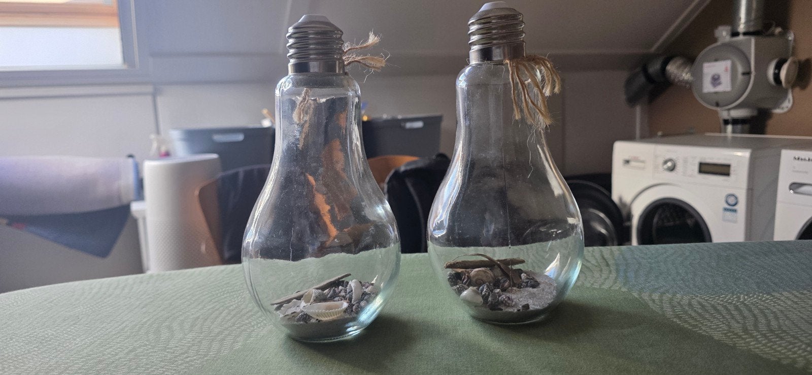Decoratieve gloeilampen met schelpen en drijfhout, Ophalen