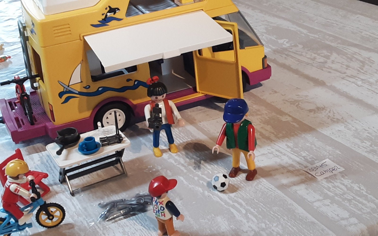 3945 geel/paarse camper, Kinderen en Baby's, Speelgoed | Playmobil, Zo goed als nieuw, Complete set, Ophalen of Verzenden