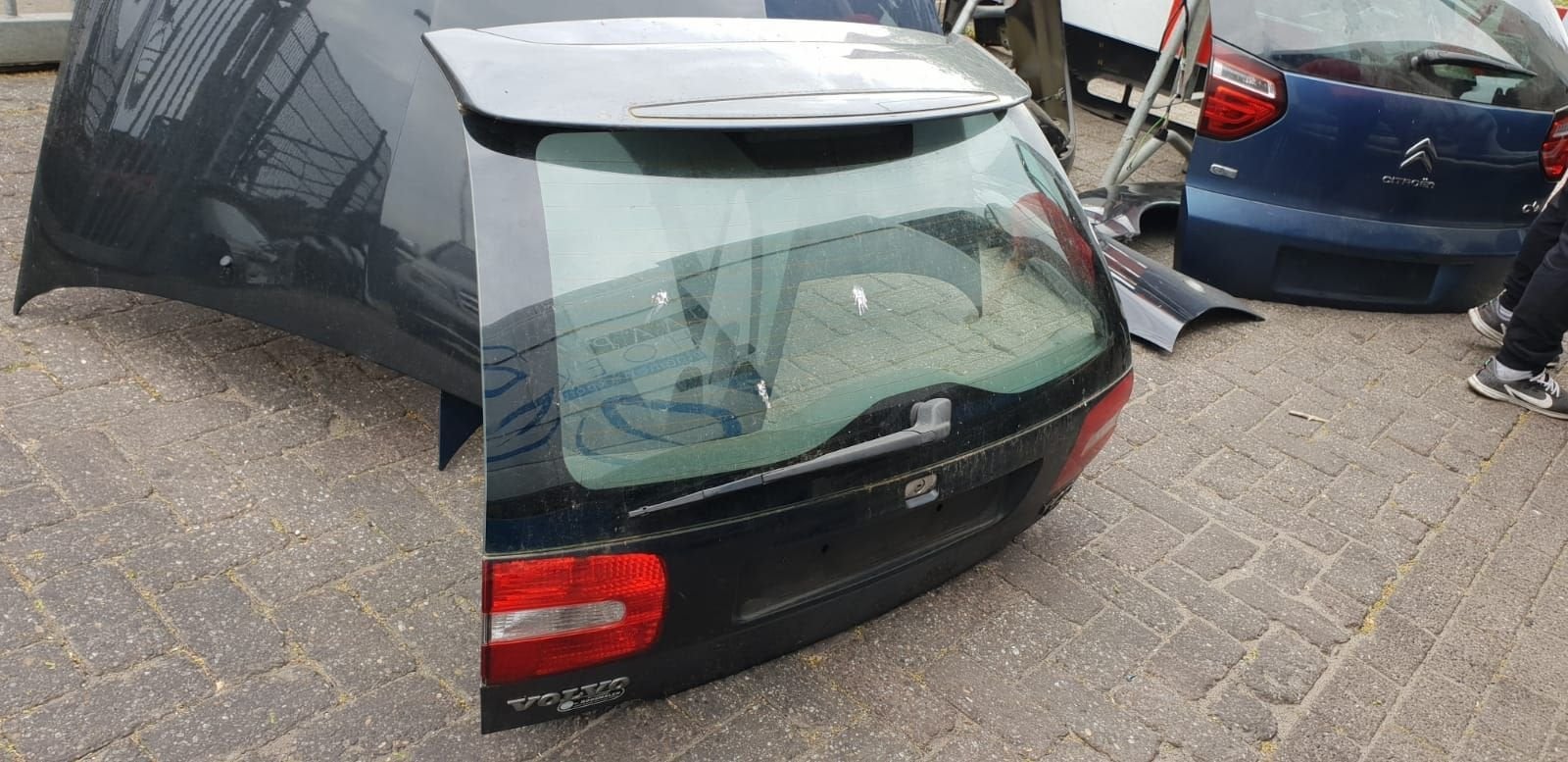 VOLVO V40 ACHTERKLEP +SPOILER BJ 2003, Auto-onderdelen, Carrosserie en Plaatwerk, Achterklep, Achter, Gebruikt, Ophalen of Verzenden