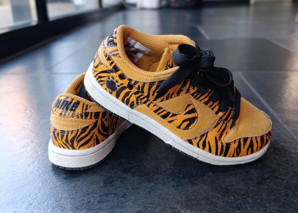 Oranje nike dunk low tijger gympen maat 28, Schoentjes, Jongetje of Meisje, Ophalen of Verzenden, Zo goed als nieuw