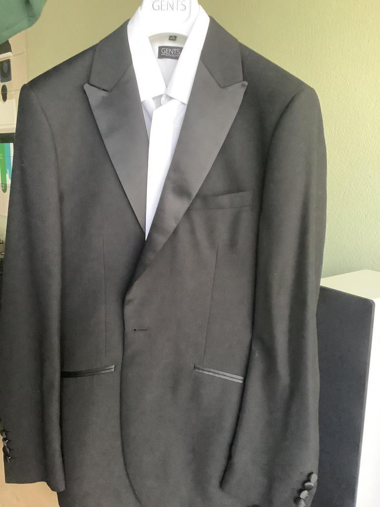 Smoking maat 52, Kleding | Heren, Kostuums en Colberts, Ophalen, Zo goed als nieuw, Maat 52/54 (L), Zwart