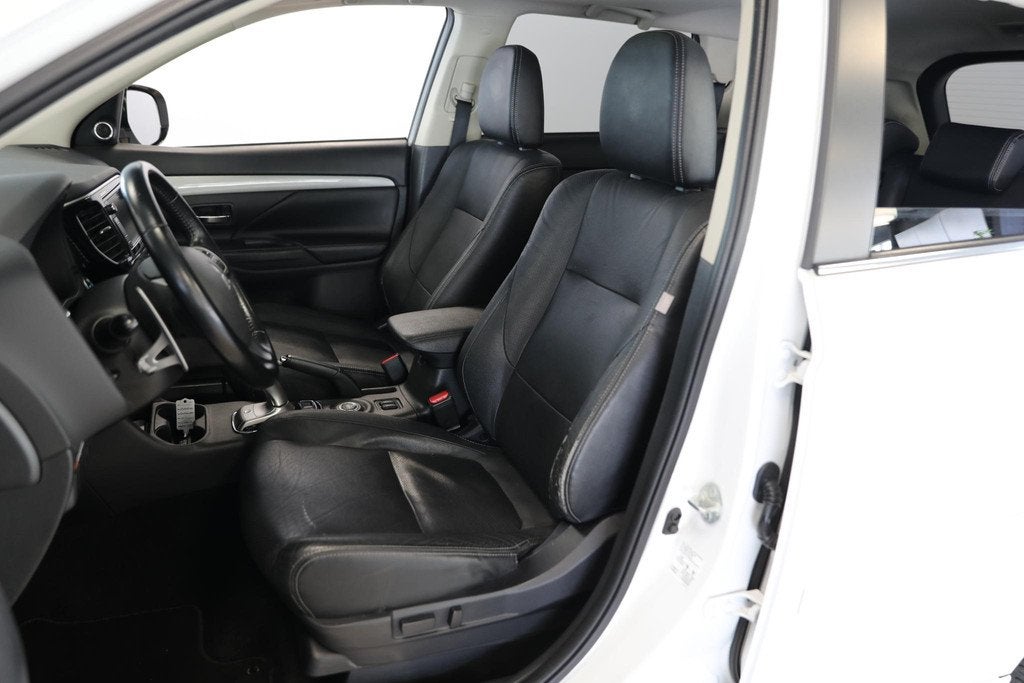 Mitsubishi Outlander 2.0 PHEV Instyle | Schuif- kanteldak |, 1998 cc, Euro 6, Wit, Bedrijf