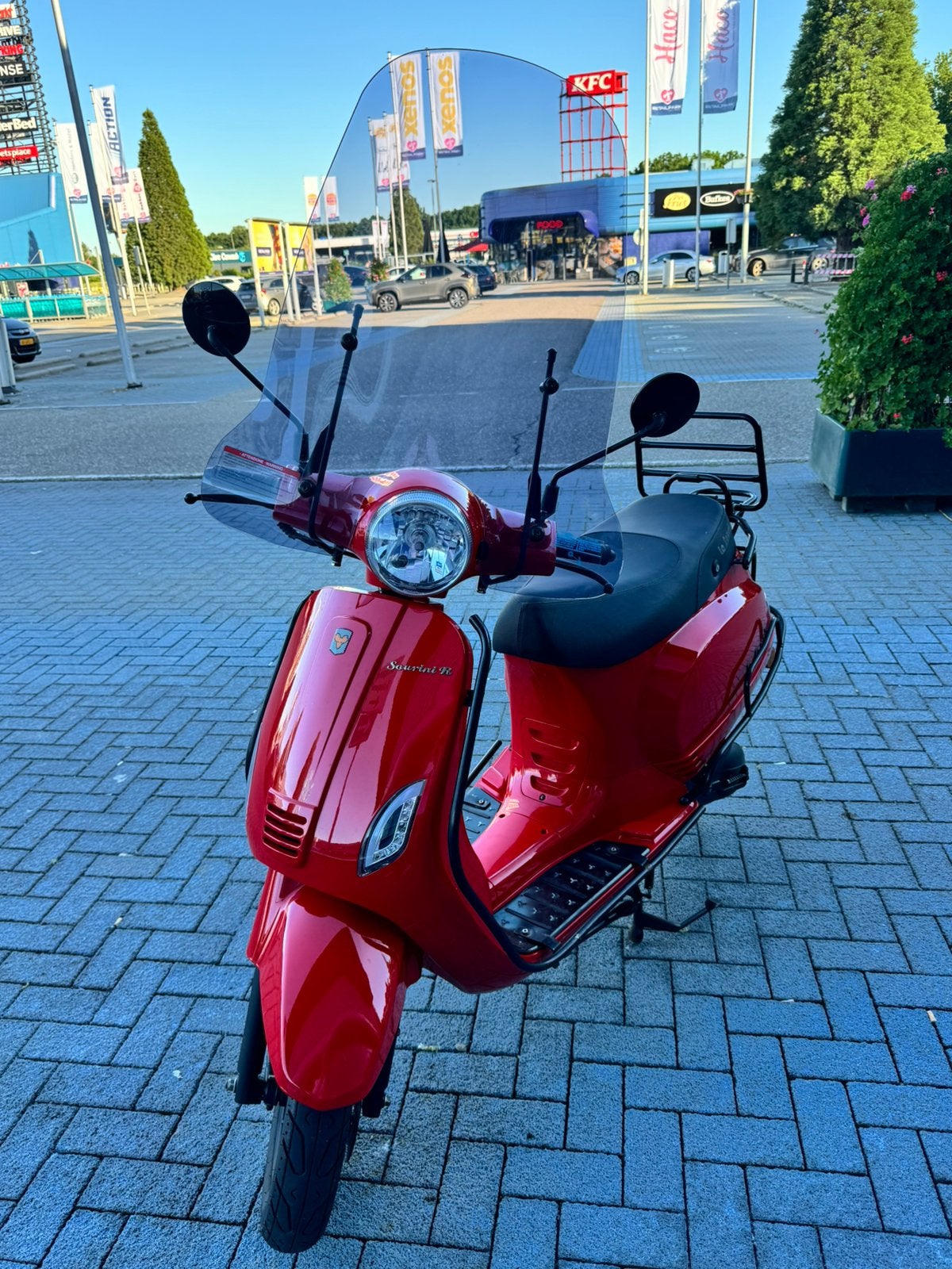 Vespa 🛵 Look-A-Like Scooter ☀️ 😎 La Souri Sourini R 🍹, Fietsen en Brommers, Snorfietsen en Snorscooters, Ophalen, Piaggio, Zo goed als nieuw