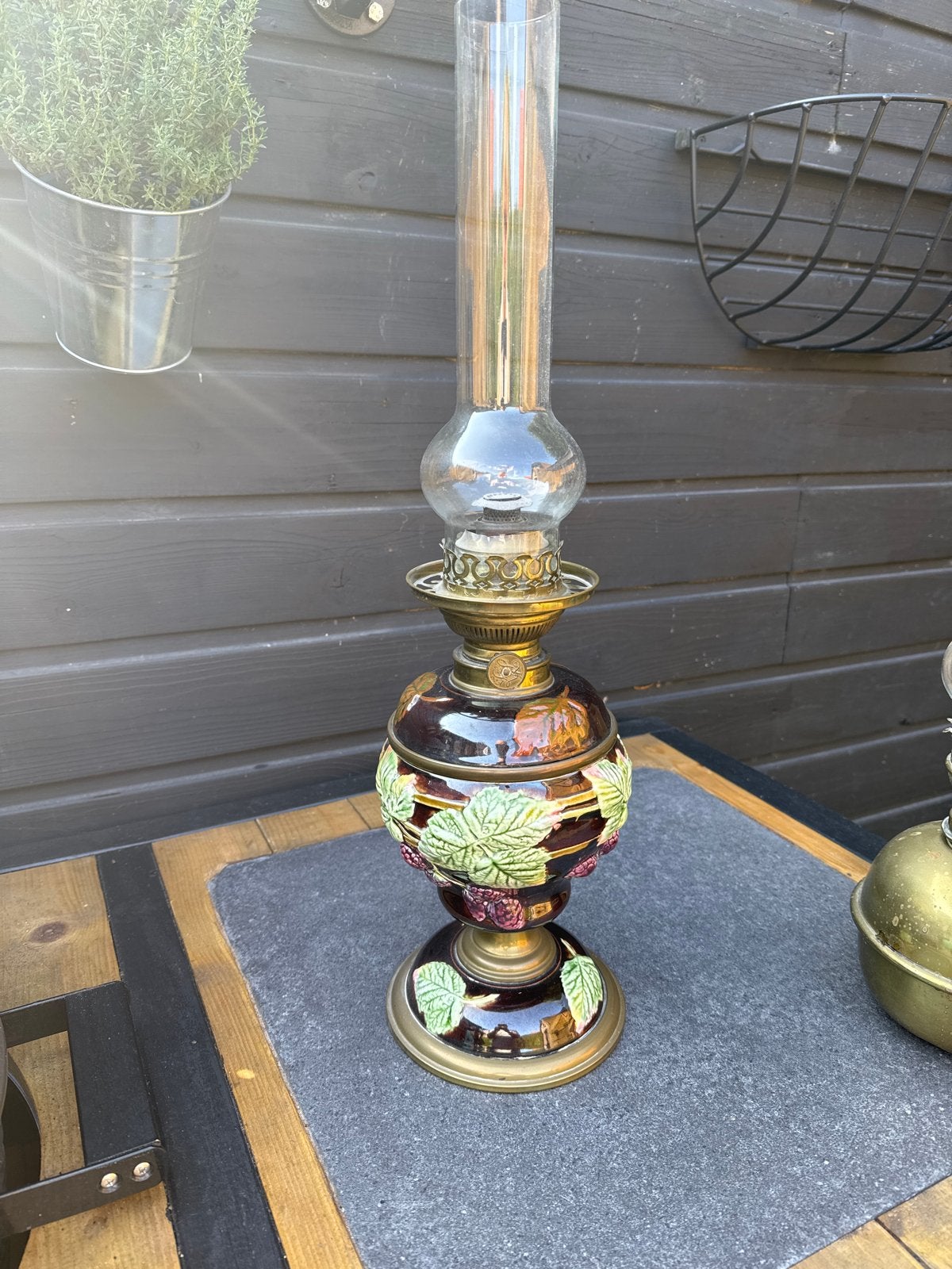 Antieke olielamp met druivenmotief, Ophalen