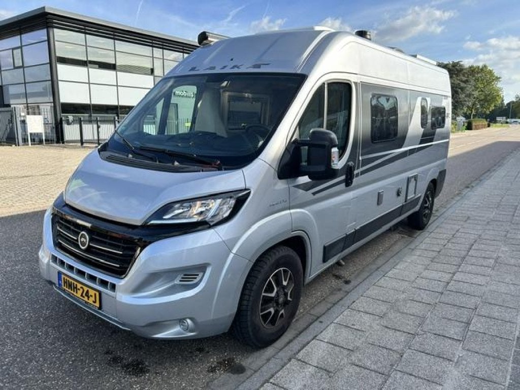 Laika Kosmo H, Automaat, Chemisch toilet, Buscamper of Camperbus, Luifel