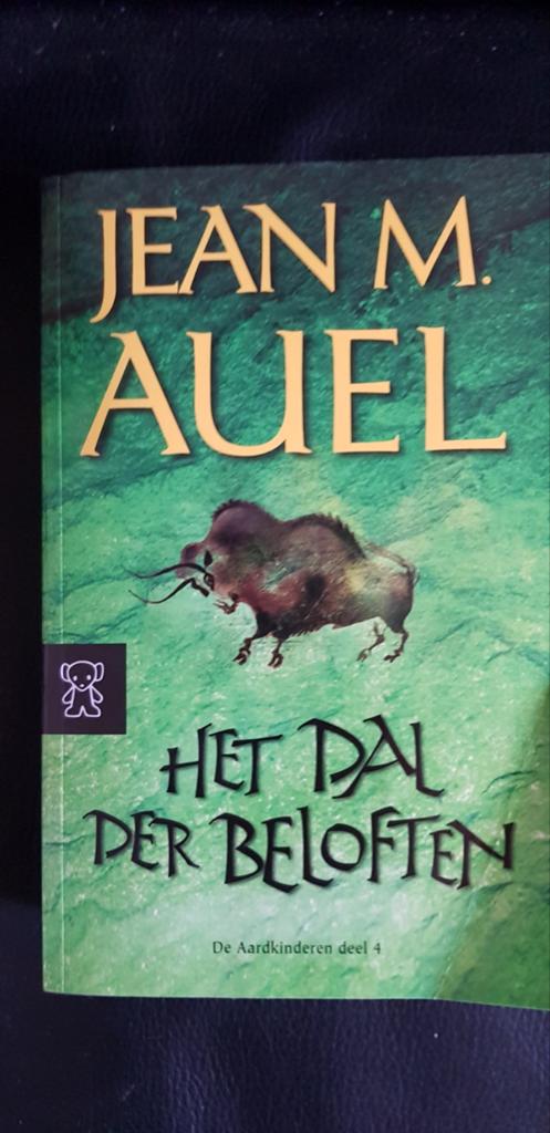 Jean M. Auel - Het Dal der Beloften (De Aardkinderen deel 4), Boeken, Romans, Gelezen, Nederland, Ophalen of Verzenden