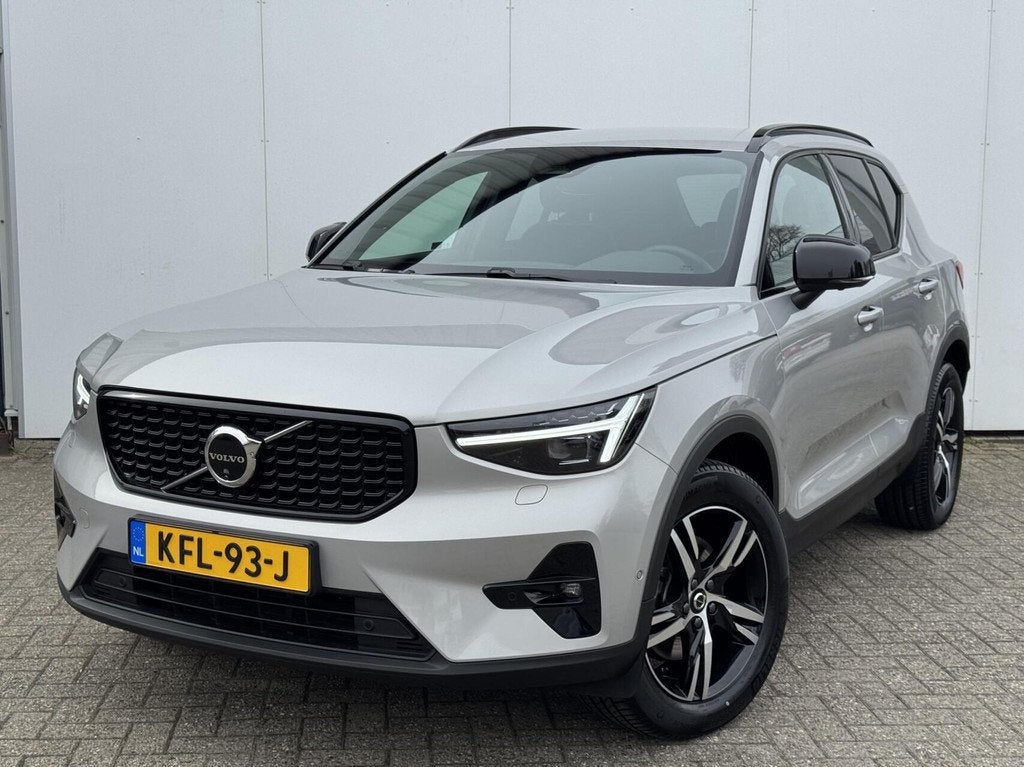Volvo XC40 2.0 B3 Plus Dark| 360 camera|Elek.verstelbare voo, Gebruikt, 4 cilinders, 1969 cc, 163 pk