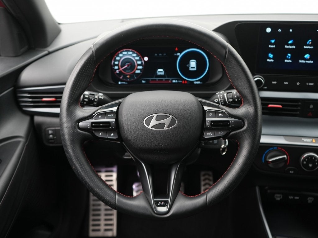 Hyundai i20 1.2 N Line | Private lease 429 p.m. (bj 2025), Auto's, Voorwielaandrijving, Gebruikt, Zwart, 4 cilinders