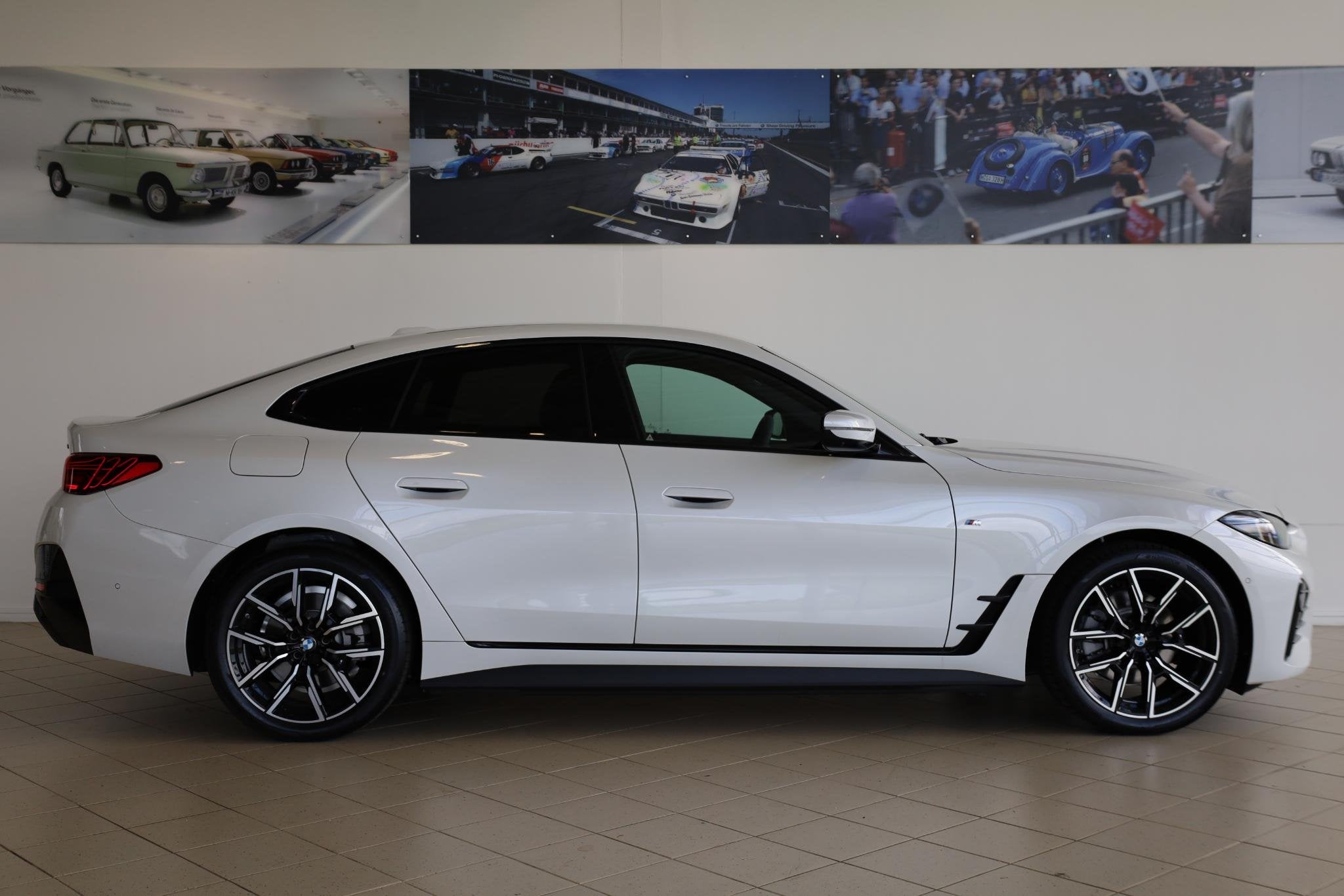 BMW i4 eDrive35 | M Sportpakket | HiFi Sound System | Comfor, Auto's, Zwart, Met garantie (alle), 1600 kg, Te koop
