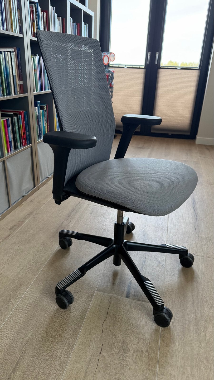 Ergonomische Bureaustoel - HAG Futu 1100 Mesh, Ophalen, Zo goed als nieuw, Grijs, Bureaustoel