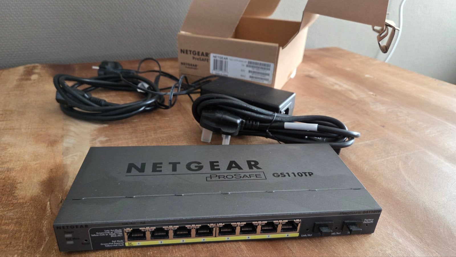 NETGEAR ProSafe GS110TP 8-poorts Gigabit, Ophalen of Verzenden, Gebruikt