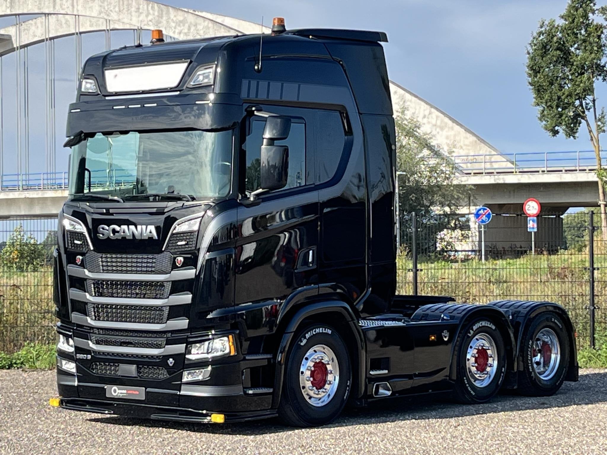Scania S590 V8 6x2/4 | Full Air | Leather Seats | Full Optio, Auto's, Automaat, Scania, Zwart, Bedrijf