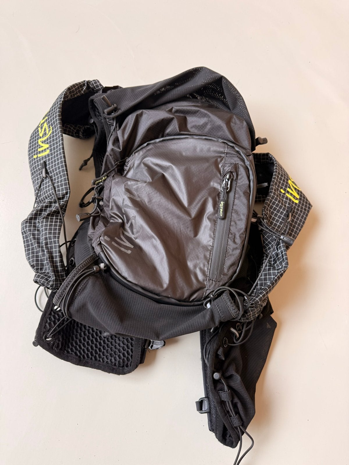 Instinct 12 Trail Runming Vest Black + Ergo Quiver Duo, Ophalen of Verzenden, Zo goed als nieuw, Rugzak
