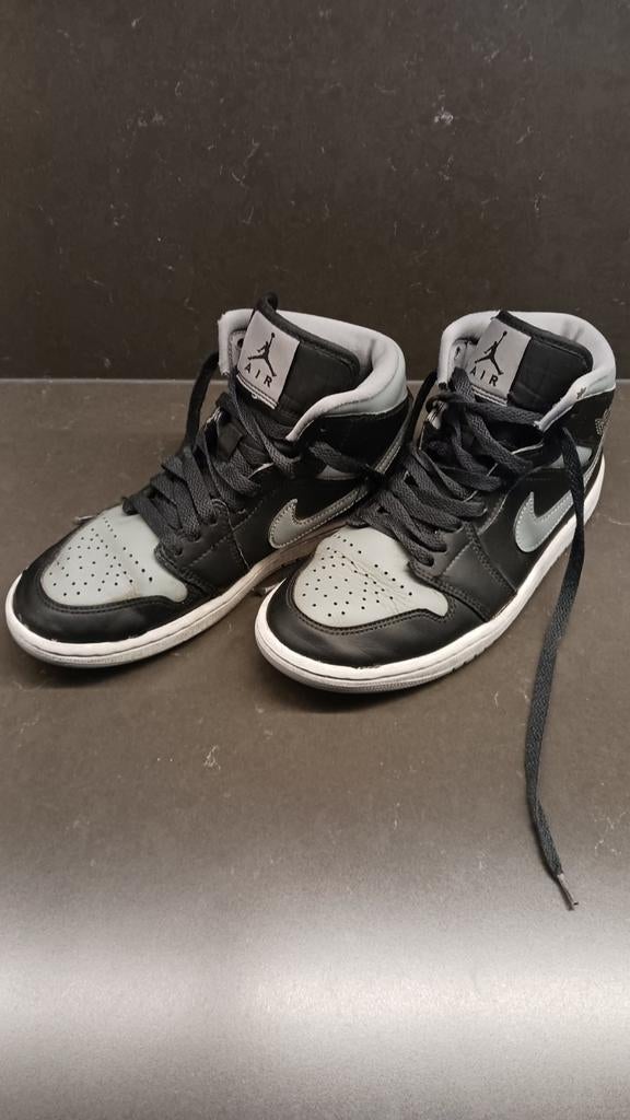 Mooie grijze Nike Air Jordan maat 37,5, Kinderen en Baby's, Kinderkleding | Schoenen en Sokken, Ophalen, Zo goed als nieuw, Jongen of Meisje