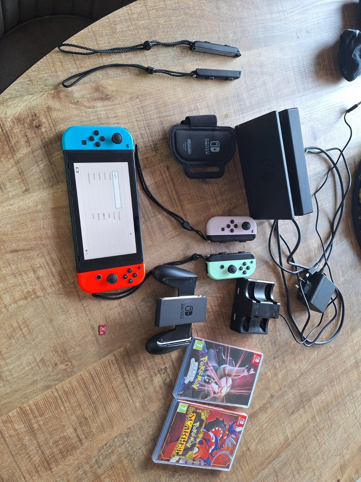 Nintendo Switch V2 - 4 controllers, 128GB SD en 2 games, Ophalen, Gebruikt, Switch Original, Met 3 controllers of meer