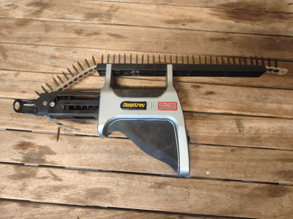 Senco DuraSpin Schroefmachine, Ophalen