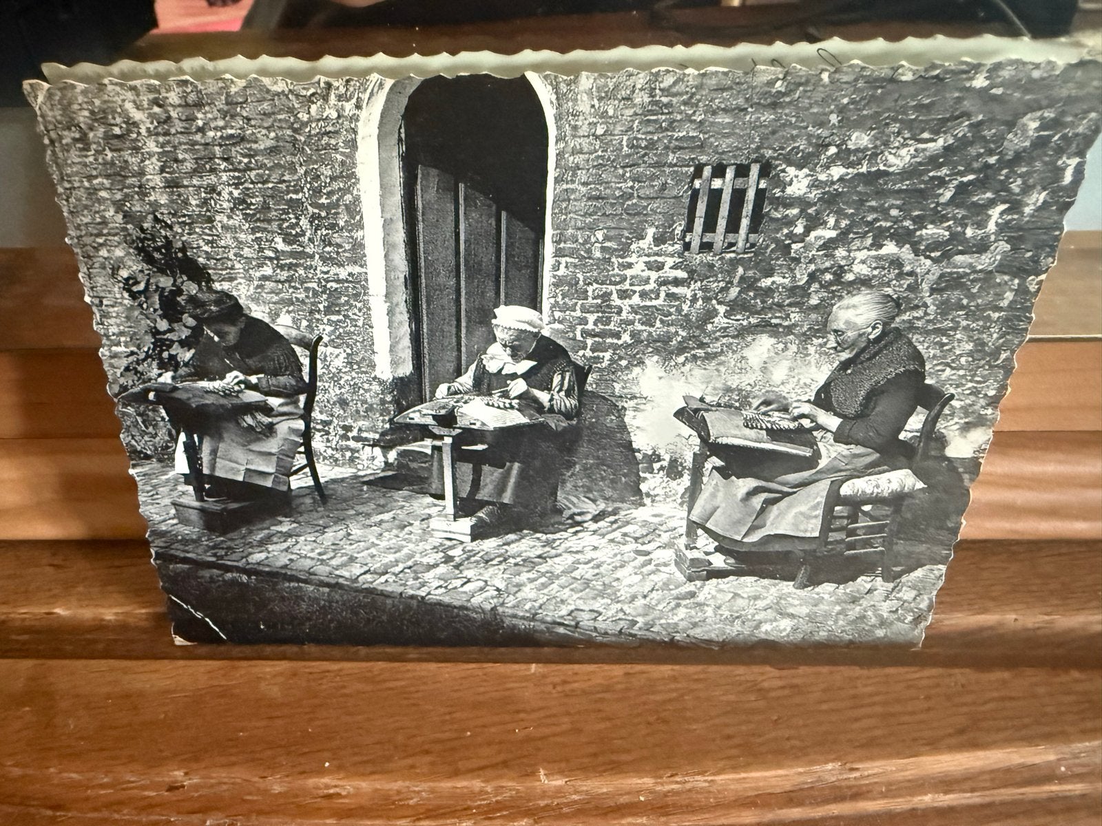 Oude Belgische Ansichtkaart: Kantklossende Vrouwen, Verzamelen, Ophalen of Verzenden, 1940 tot 1960, Gelopen, West-Vlaanderen